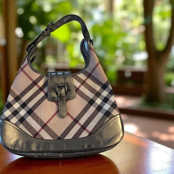 Burberry Women's Checkered Tote Bag - Black and Cream - Picture 2 of 8